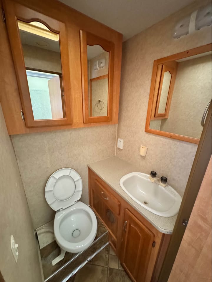 Bathroom vanity